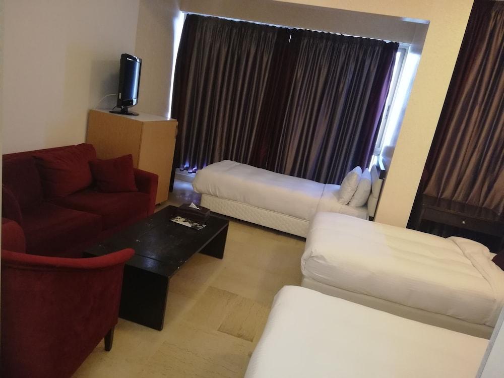 Bliss 3000 Furnished Studios Beiroet Buitenkant foto