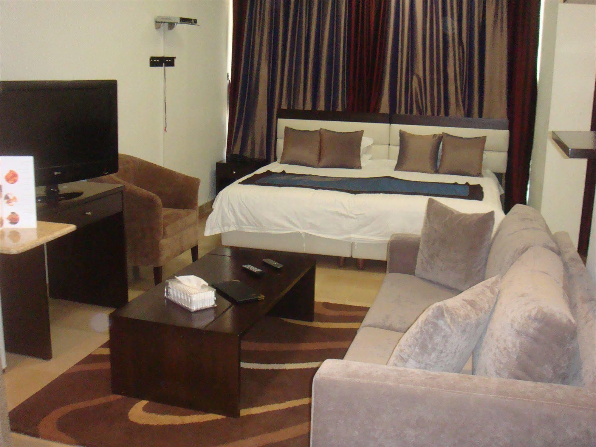 Bliss 3000 Furnished Studios Beiroet Buitenkant foto