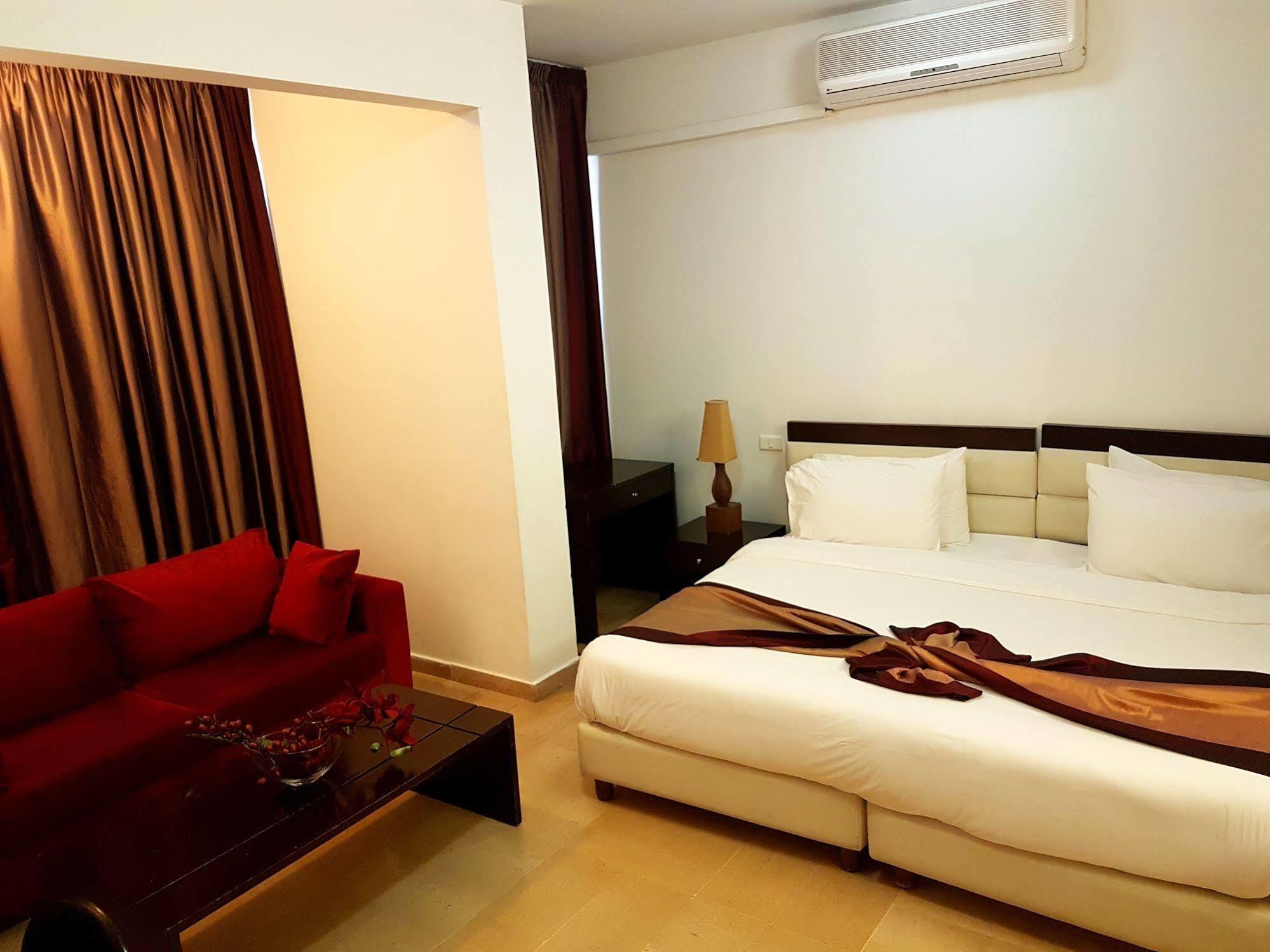 Bliss 3000 Furnished Studios Beiroet Buitenkant foto