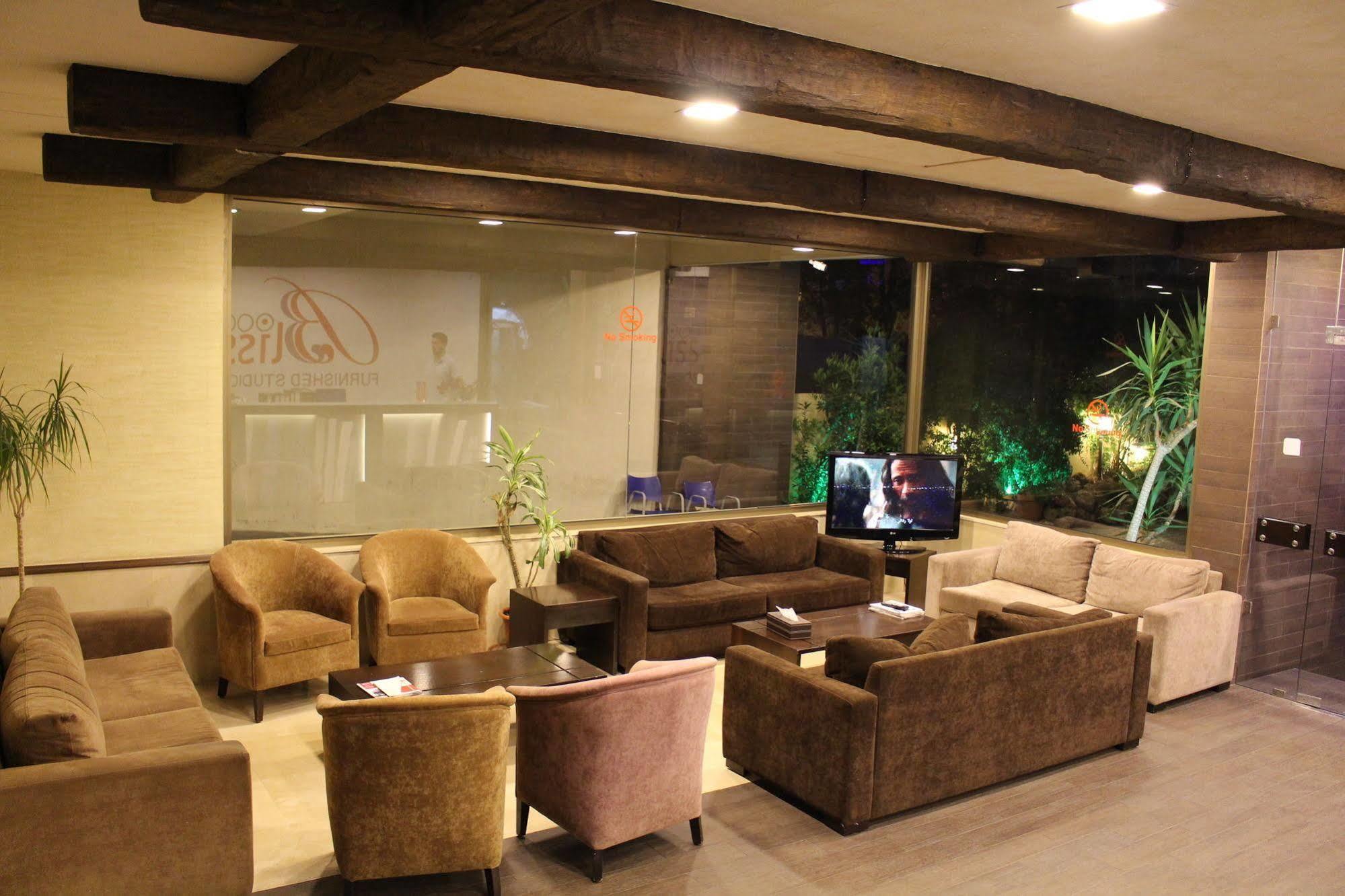 Bliss 3000 Furnished Studios Beiroet Buitenkant foto